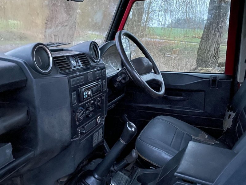 LAND ROVER DEFENDER 110