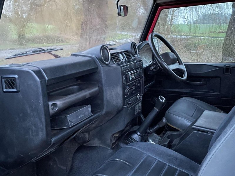 LAND ROVER DEFENDER 110
