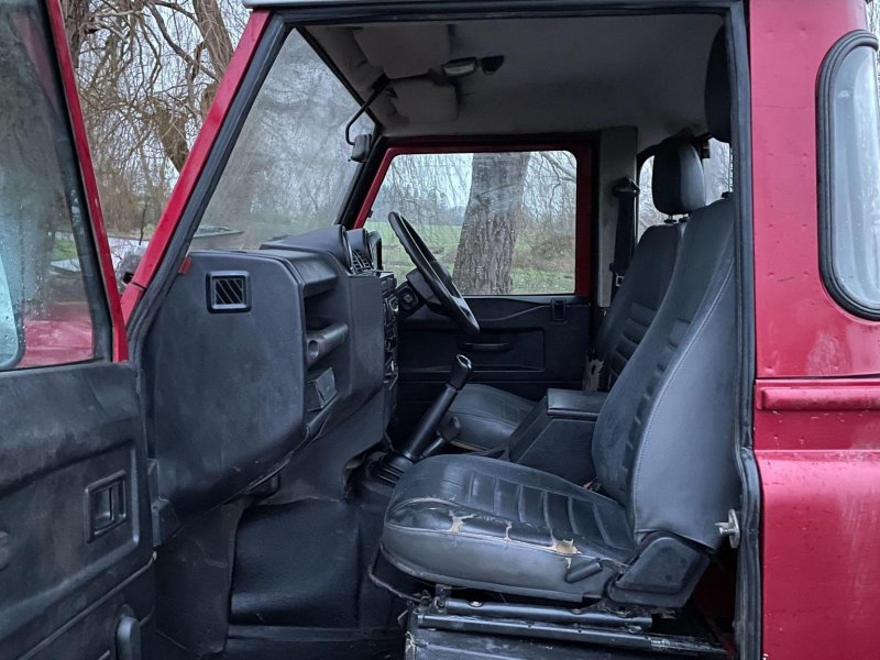 LAND ROVER DEFENDER 110