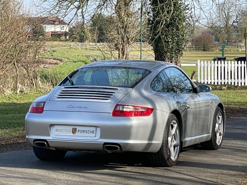 PORSCHE 911