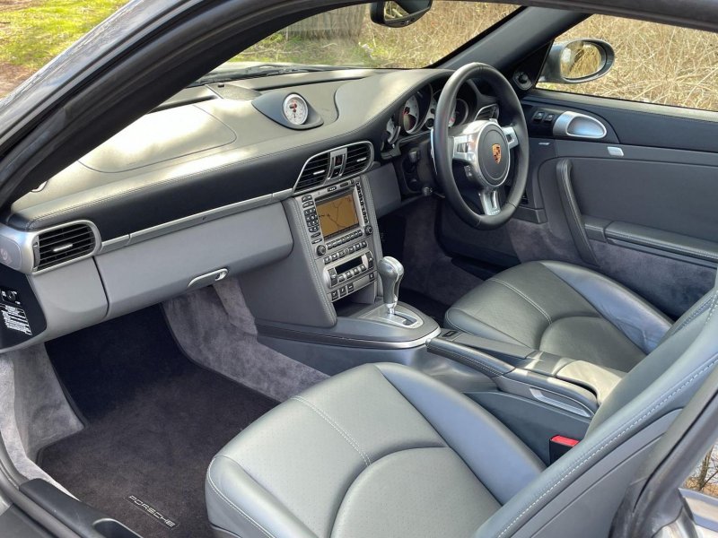 PORSCHE 911