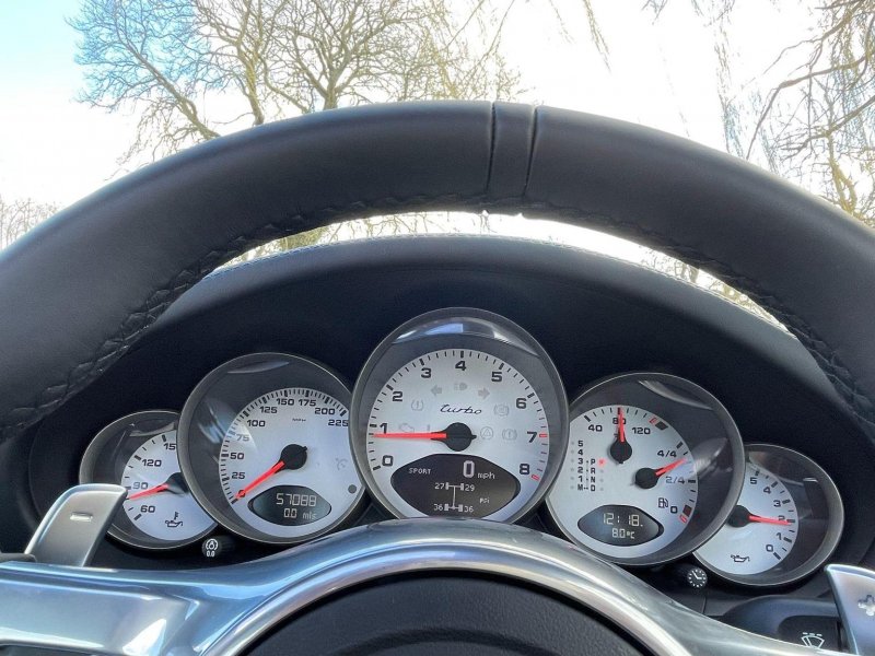 PORSCHE 911