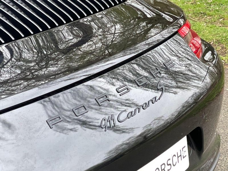 PORSCHE 911