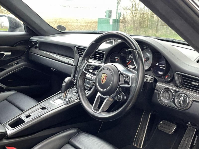 PORSCHE 911