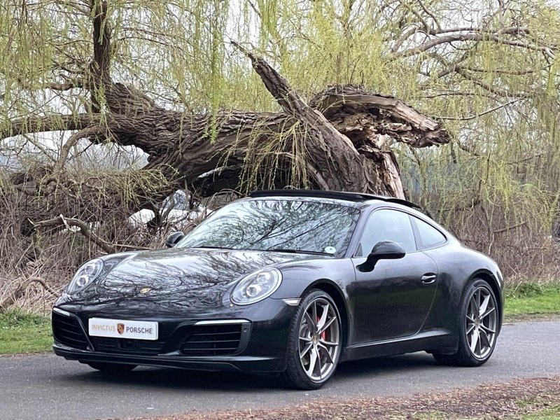 PORSCHE 911
