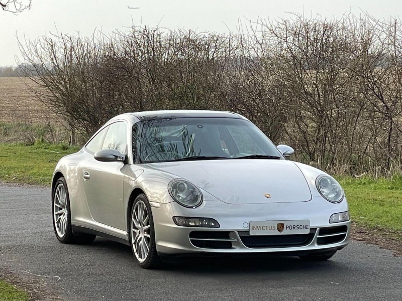 PORSCHE 911