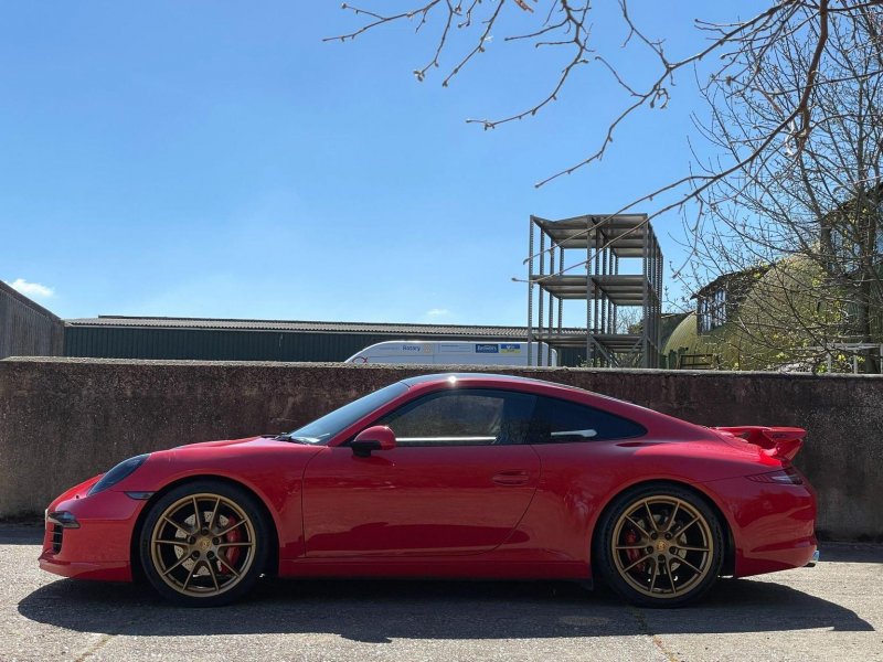 PORSCHE 911