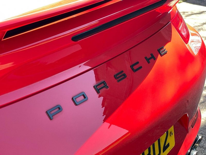 PORSCHE 911
