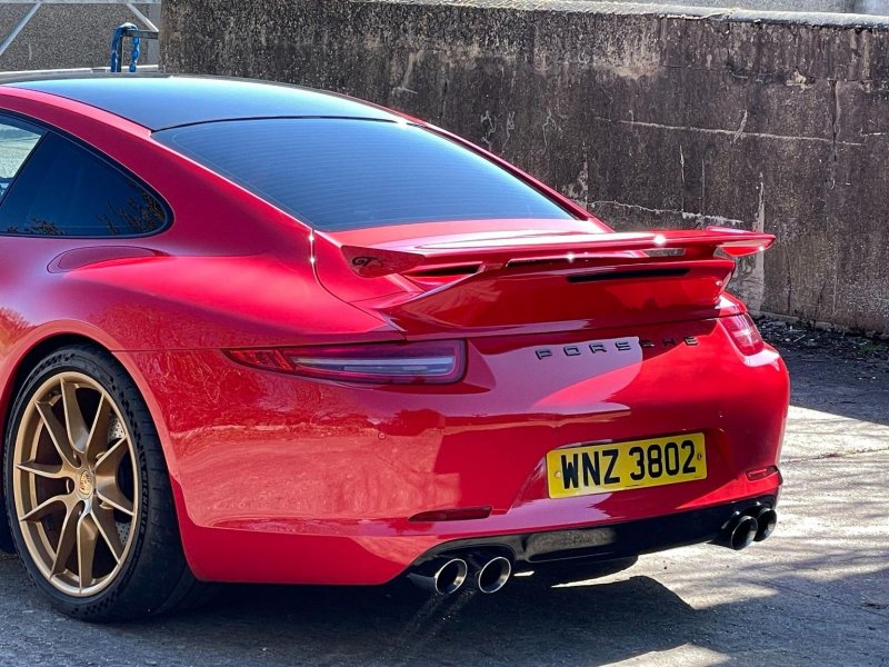 PORSCHE 911