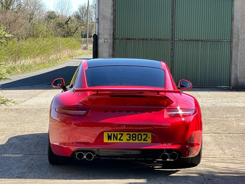PORSCHE 911