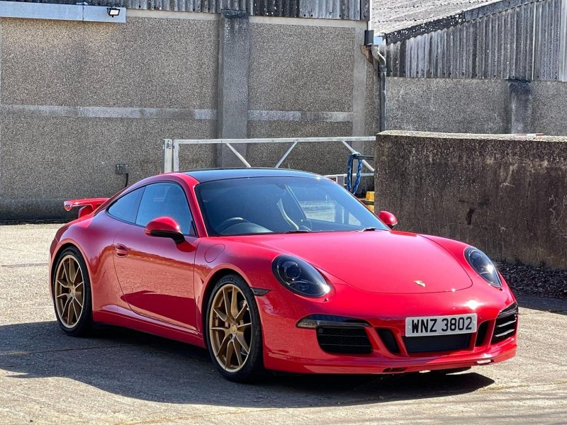 PORSCHE 911