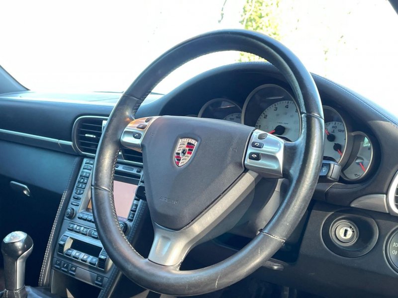 PORSCHE 911