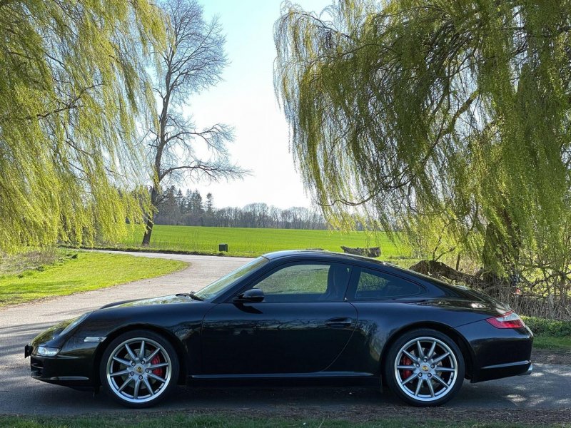 PORSCHE 911