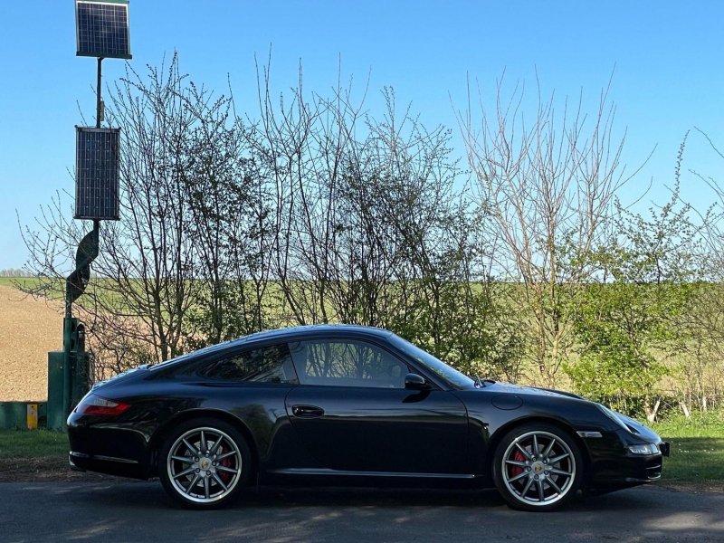 PORSCHE 911