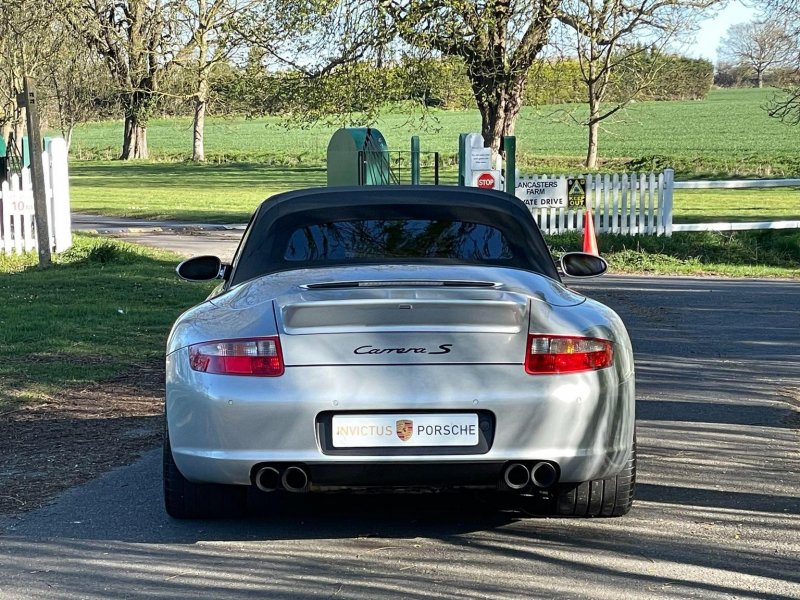PORSCHE 911