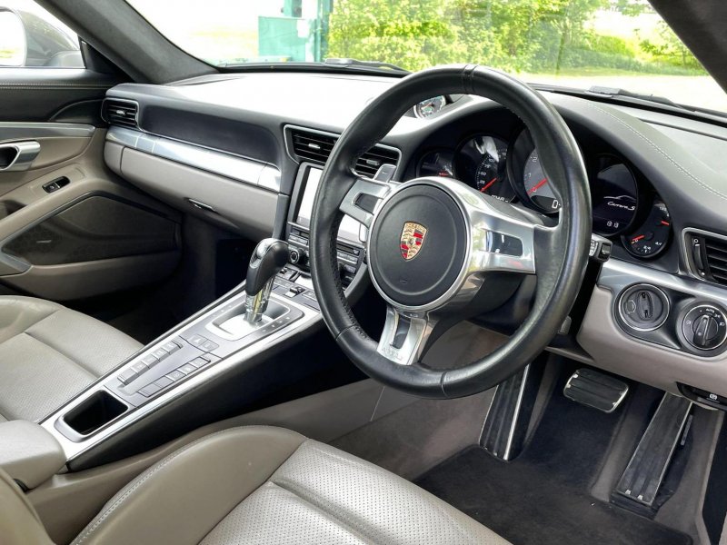 PORSCHE 911