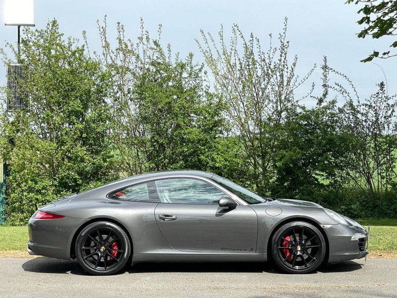 PORSCHE 911