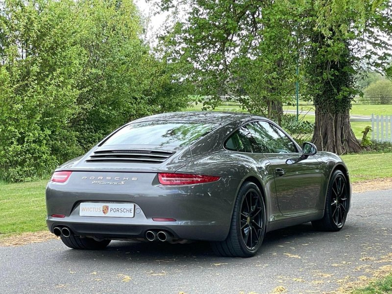 PORSCHE 911