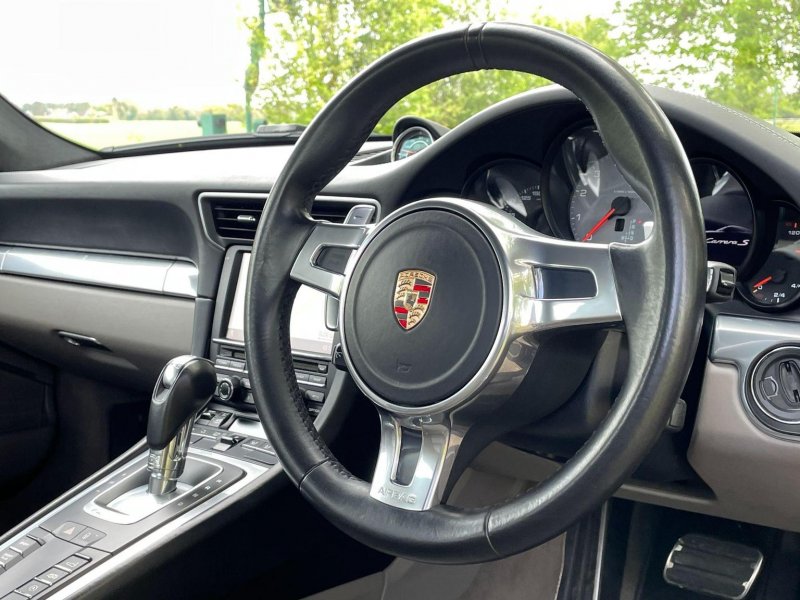 PORSCHE 911