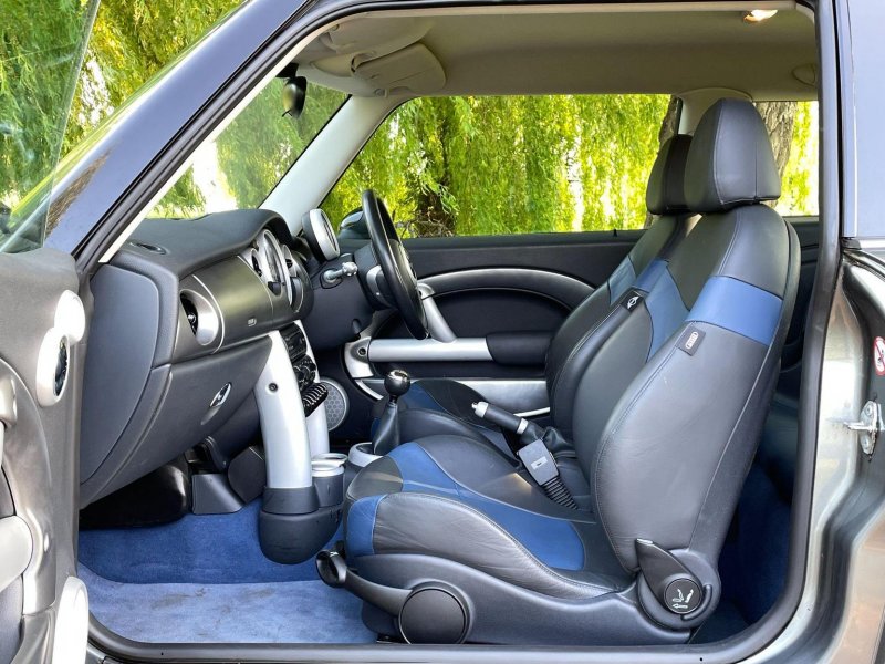 MINI HATCH