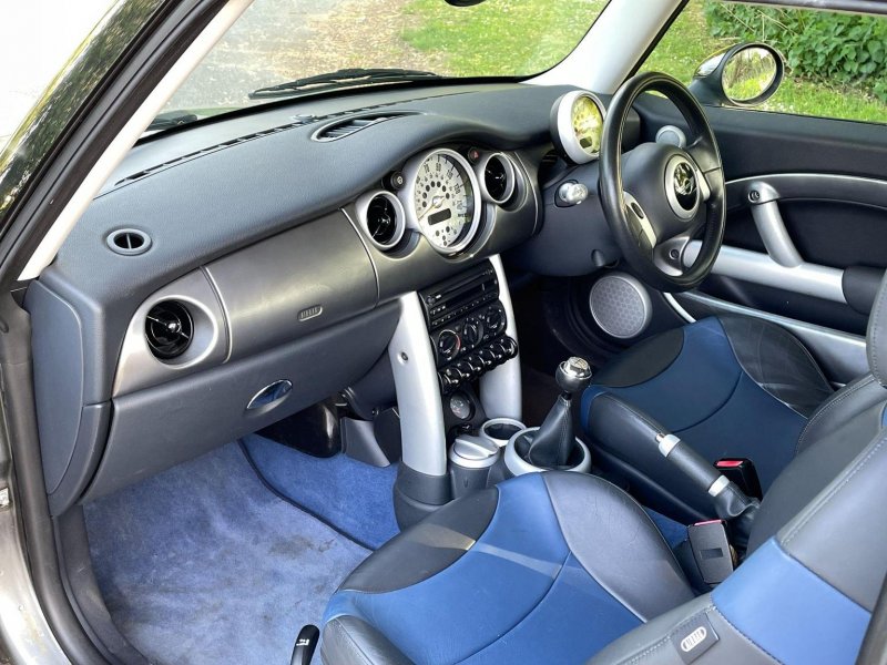 MINI HATCH