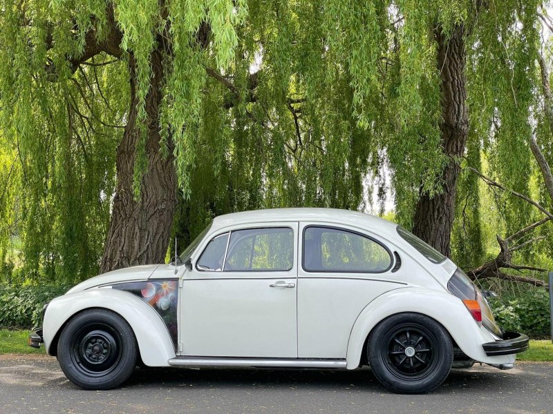 VOLKSWAGEN BEETLE