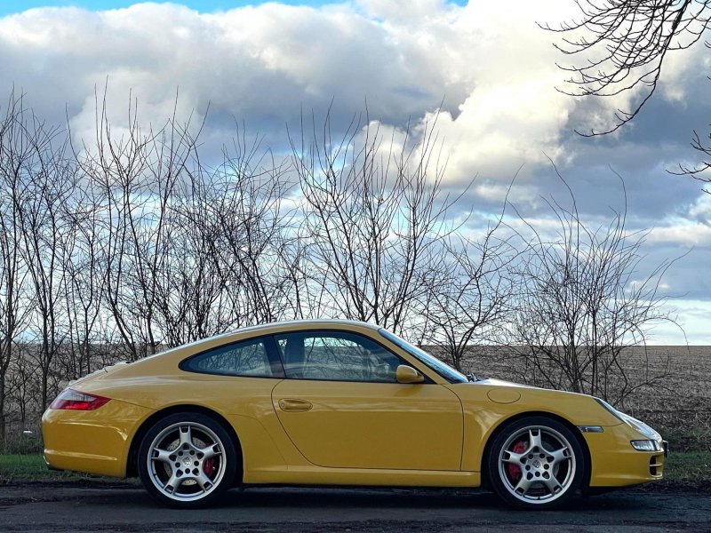 PORSCHE 911