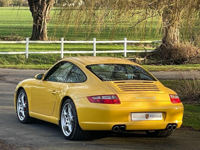 PORSCHE 911