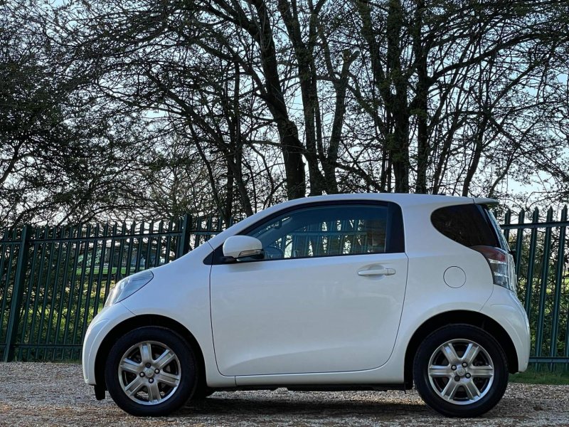 TOYOTA IQ
