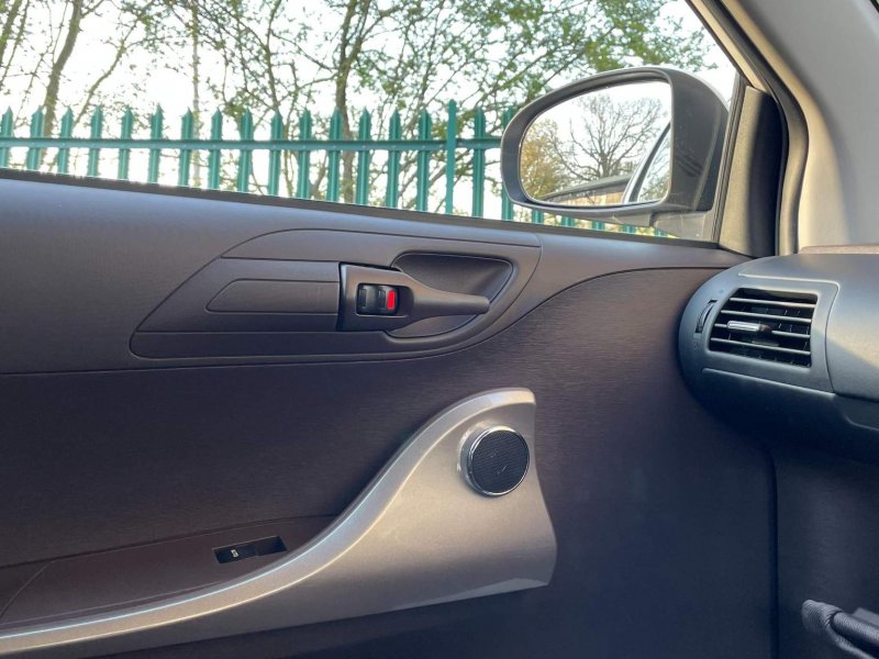 TOYOTA IQ