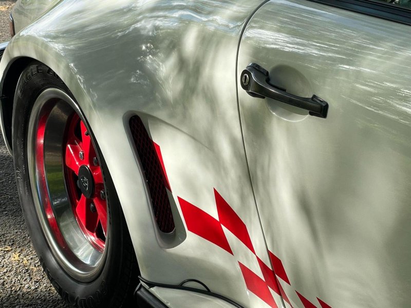 PORSCHE 911