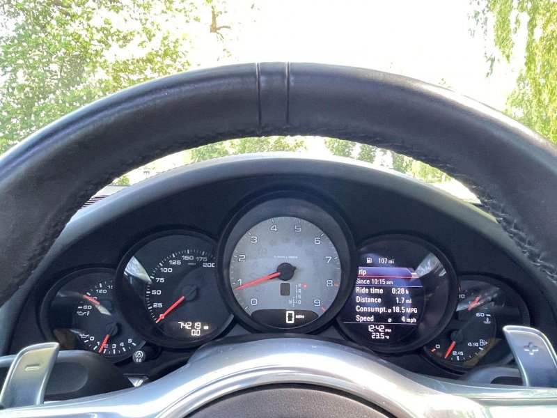PORSCHE 911