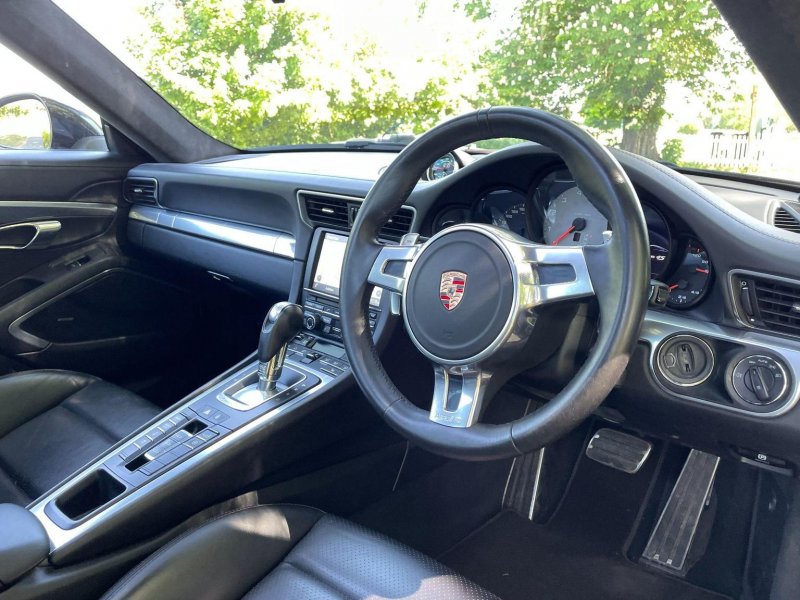 PORSCHE 911