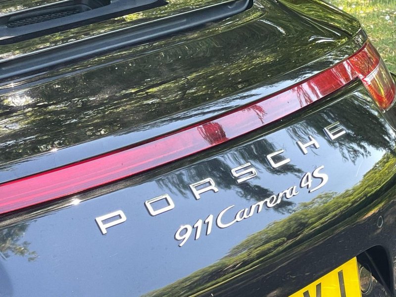 PORSCHE 911