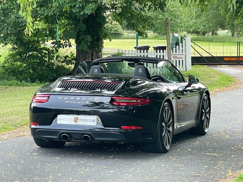 PORSCHE 911