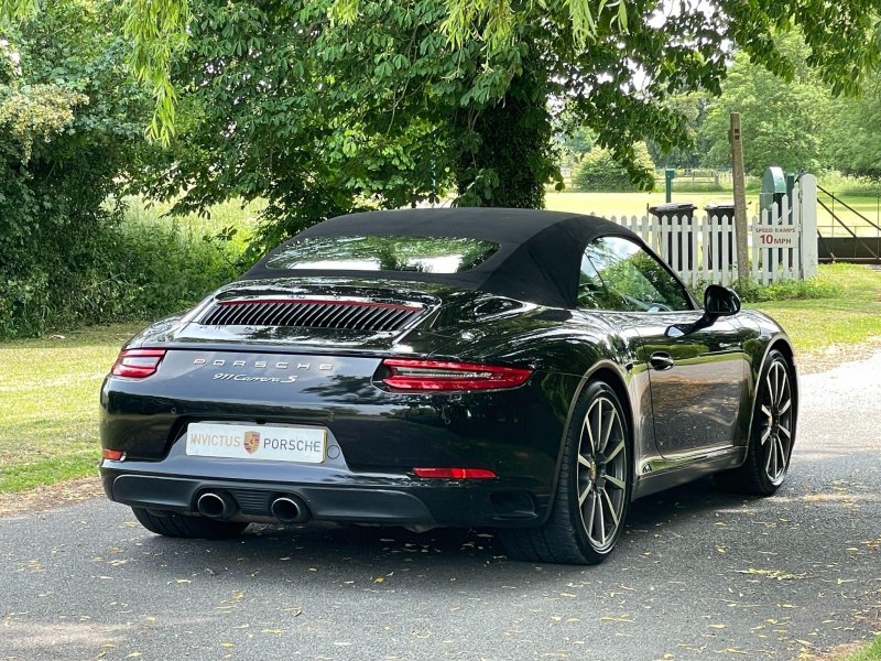 PORSCHE 911