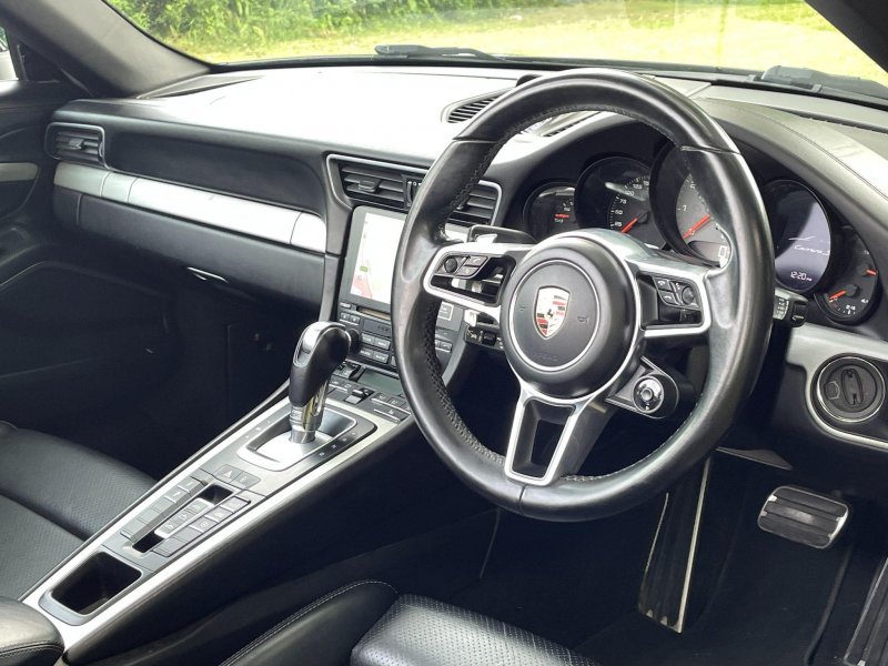 PORSCHE 911