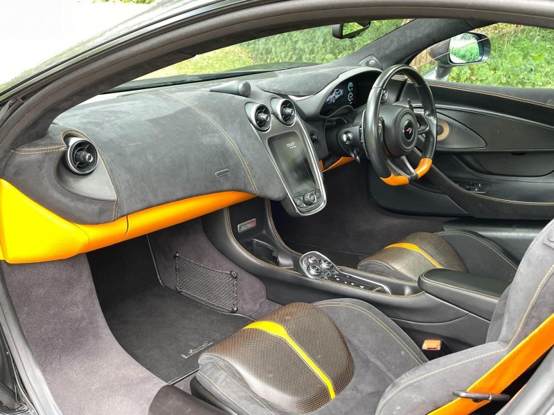 MCLAREN 570S