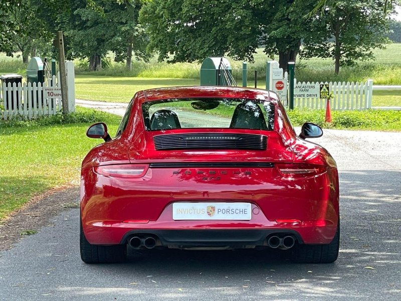PORSCHE 911