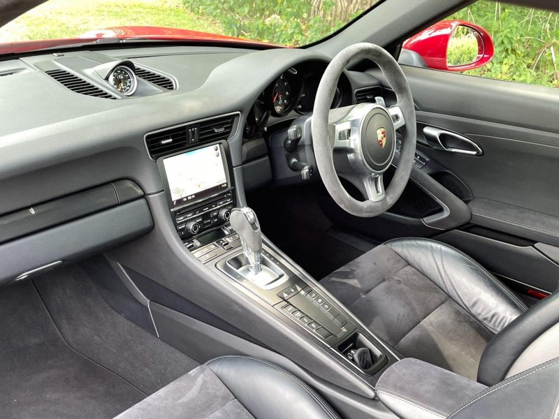 PORSCHE 911
