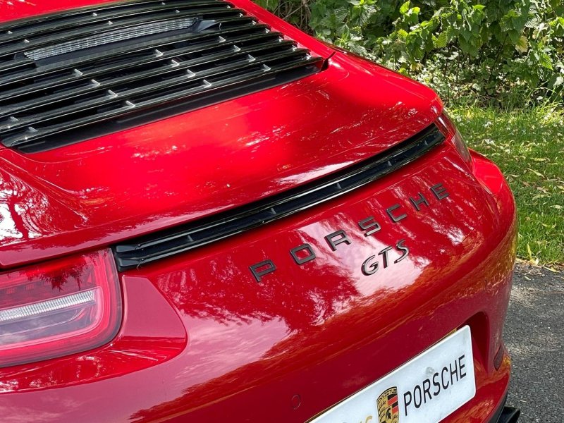 PORSCHE 911
