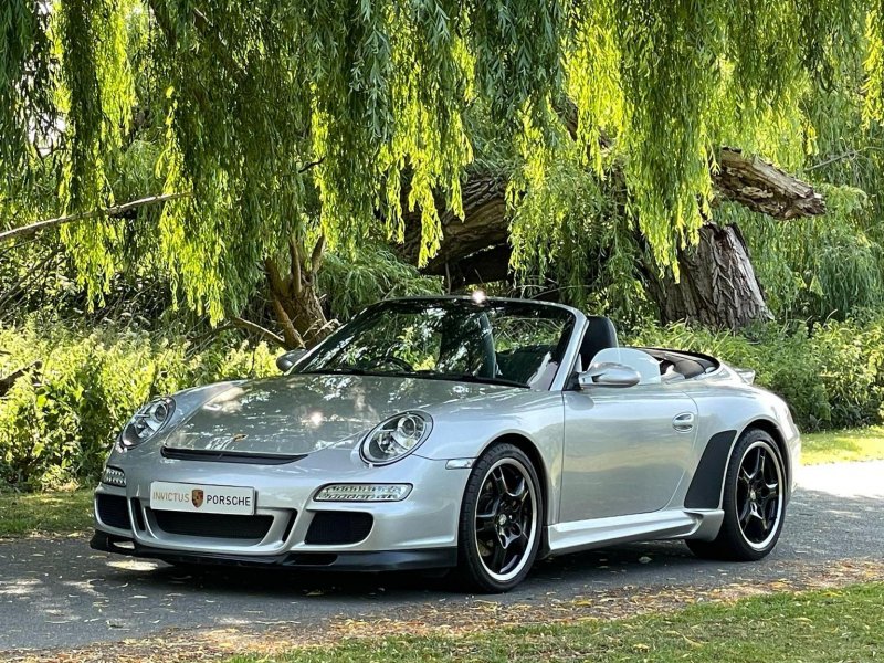 PORSCHE 911