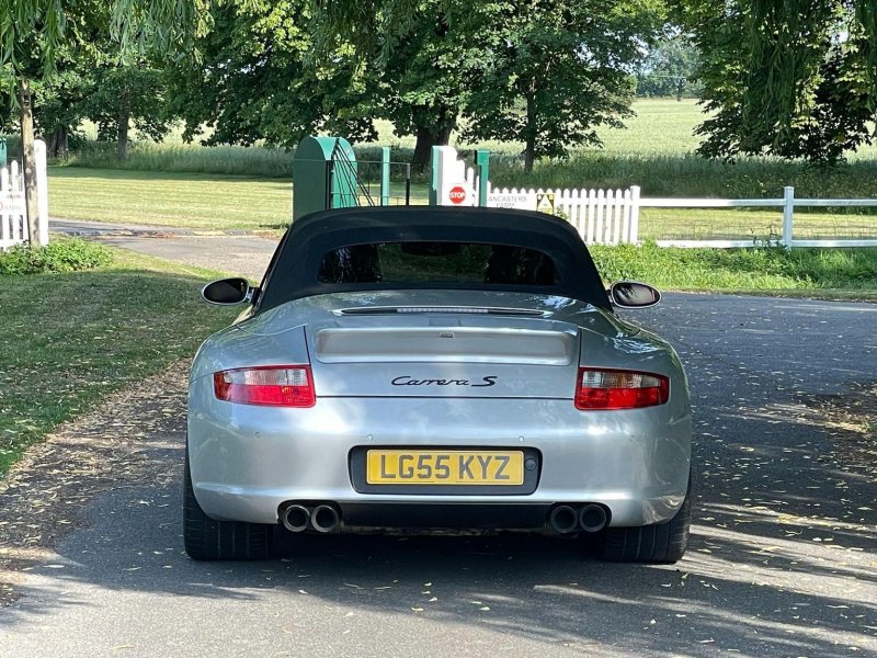 PORSCHE 911