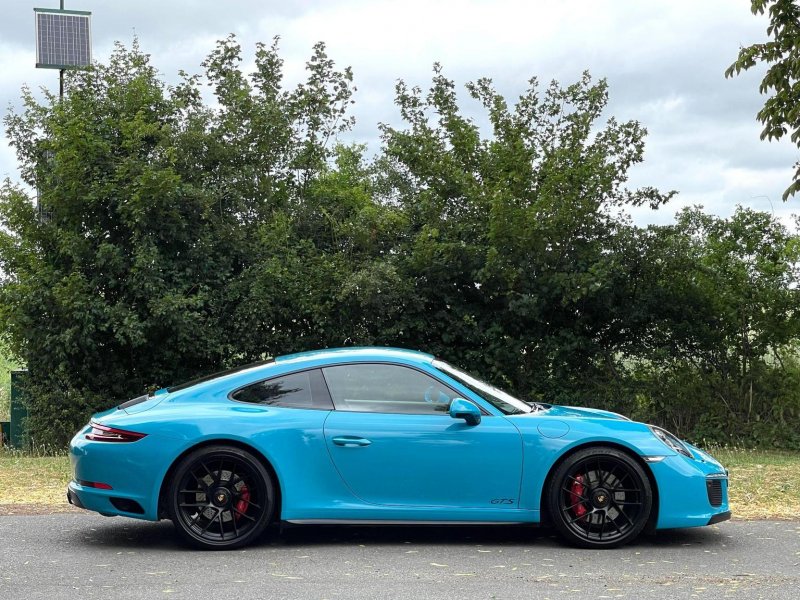 PORSCHE 911
