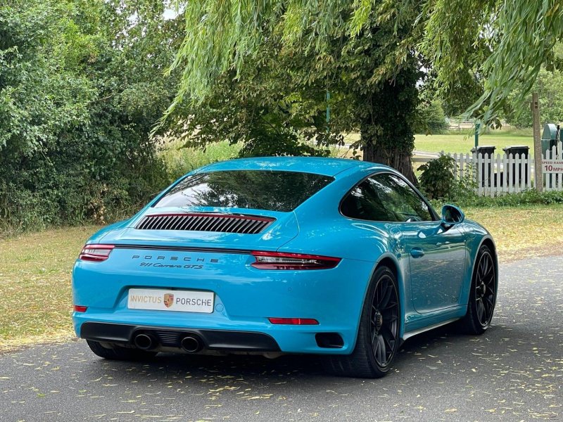 PORSCHE 911