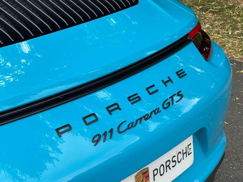 PORSCHE 911