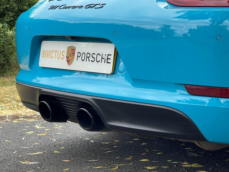 PORSCHE 911