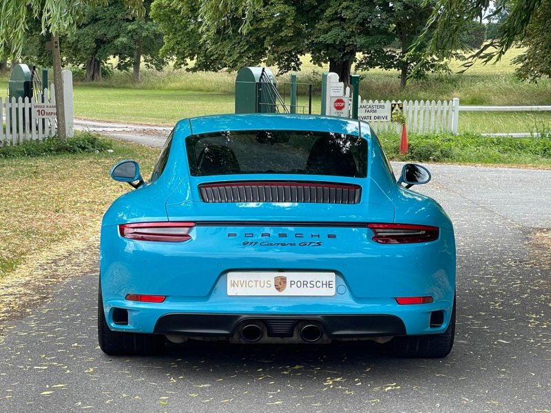 PORSCHE 911
