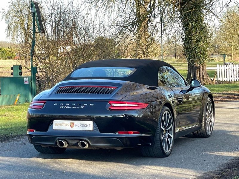 PORSCHE 911