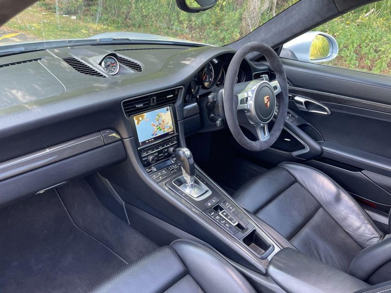 PORSCHE 911